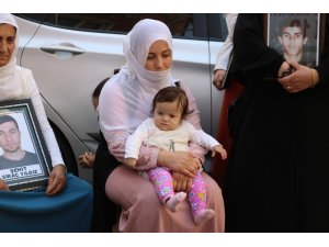 Kulp şehitlerinin yakınlarından HDP önündeki ailelere destek ziyareti