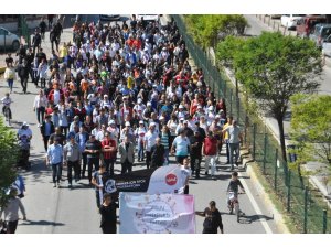 Kardelen bebek yürüyüşün ilgi odağı oldu