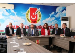 CHP’li 4 Milletvekilinden Kayseri Gazeteciler Cemiyeti’ne ziyaret