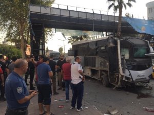 Adana’da polis otobüsüne bombalı saldırı! Hain saldırı saniye saniye kaydedildi