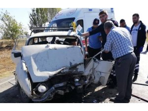Çavdarhisar’da trafik kazası:3 yaralı