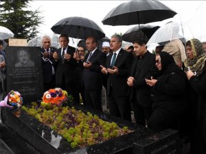 Bozkurt'un Tezenesi Neşet Ertaş, Kırşehir'de mezarı başında anıldı...