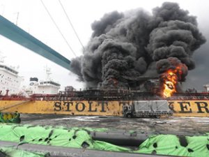 ‘Stolt Groenland’ isimli petrol tankerinde yangın çıktı: 9 yaralı