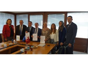 Türk ve Kosovalı hemşireler arasında işbirliği protokolü imzalandı