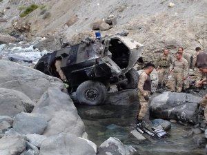 Hatay’da askeri araç devrildi: 2 şehit, 5 yaralı