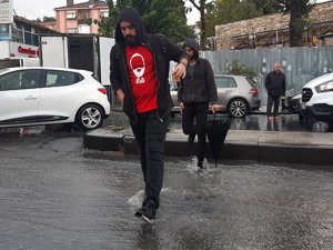 İstanbullular hafta sonuna fırtına ve yağmurla girdi!
