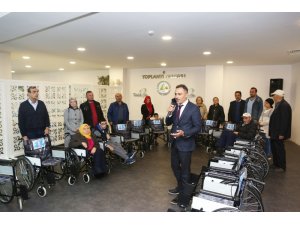 Bolu Belediyesi, 21 engelliye tekerlekli sandalye verdi