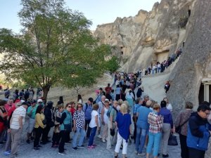 Kapadokya’da turistler müze ziyareti için kuyruk oluşturdu