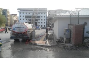 Hakkari Belediyesinden caddeler yıkama çalışması