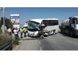 Tur otobüsü kaza yaptı, çok sayıda turist yaralandı