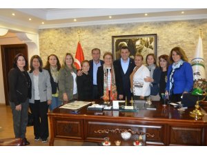 Başkan Demir CHP kadın kolları başkanını ağırladı