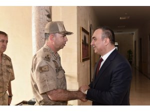 Jandarma Bölge Komutanı Cavlak Vali Soytürk’ü ziyaret etti