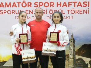 Bağlar Belediyespor’un Milli Karatecilerine "Yılın Enleri " ödülü