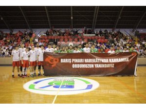 Basketbol maçında barış pınarı harekatına destek