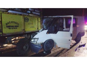 Gaziantep’te midibüs ile traktör çarpıştı: 5 yaralı