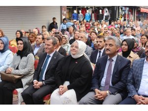 Bakan Selçuk, Zeytinburnu Kariyer Merkezi’nin açılışına katıldı