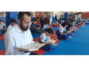 Wushu sporcuları Mehmetçik için Fetih Suresi okudu