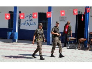 Tunus cumhurbaşkanlığı seçiminde ikinci tur için sandık başında