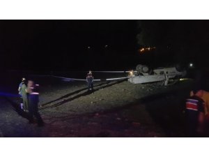Denizli’de otomobilin çarptığı kamyonet tarlaya devrildi: 1 ölü, 2 yaralı