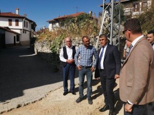 Vali Gürel, Yazıköy’de devam eden yol çalışmalarını inceledi