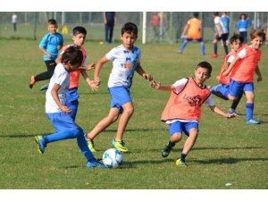 Yunusemre Belediyespor, futbolda geleceğin yıldızlarını arıyor