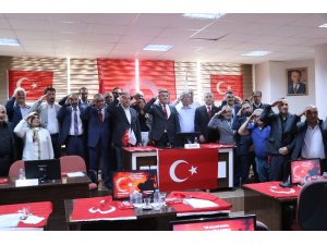 Aksaray Belediyesi Meclisinden Barış Pınarı Harekatı’na asker selamlı destek