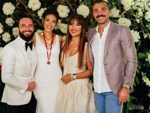 Demet Akalın ile Özlem Ada Şahin’in saat kavgası