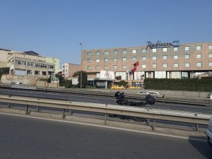 Sefaköy E-5’te motosiklet kazası: 1 yaralı