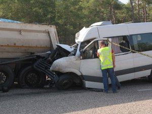 Akkuyu’da çalışan Rus mühendisleri taşıyan minibüs kaza yaptı: 2 ölü
