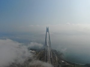 3.Köprü’nün üzerinden süzülen sis havadan görüntülendi