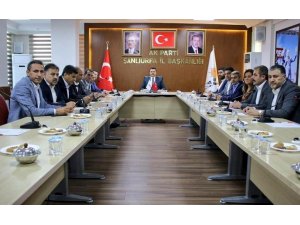 AK Parti İl Başkanı Yıldız ilçe başkanlarıyla bir araya geldi