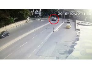 Üsküdar’da lüks aracın karıştığı kaza kamerada