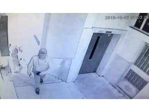 Öğrenci servisiyle iş yeri soymaya çalışan hırsızların yakalanma anı kamerada
