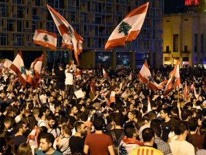Lübnan'da göstericilerden genel grev ve protestolara devam çağrısı
