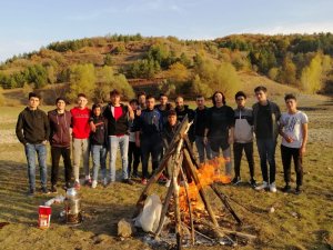 Bil Koleji öğrencileri doğa kampına girdi