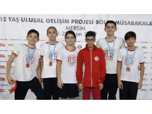 Antalyaspor havuzda madalyaları topladı