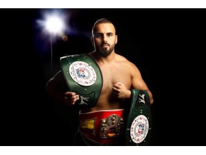 Alpay Yaman, EC Boxing ile sözleşme imzaladı