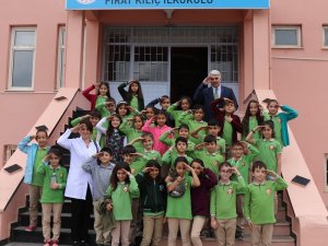 Mimar Sinan Şehit Uzman Çavuş Fırat Kılıç İlköğretim Okulu öğrencilerinden Mehmetçiğe selam