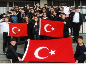 Ercişli öğrencilerden Mehmetçik’e şiir ve dualı destek