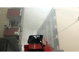 Esenyurt’ta çatı katında çıkan yangın nedeniyle panik yaşandı