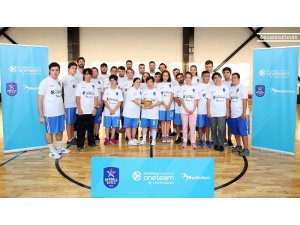 Anadolu Efes, ödüllü Euroleague One Team projesine devam ediyor