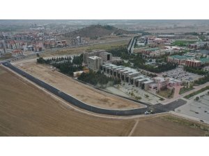 Isparta Belediyesi, üniversite kampüslerini asfaltladı