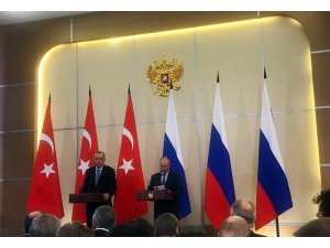 Cumhurbaşkanı Recep Tayyip Erdoğan: "İdlib yaptığımız görüşmelerin gündemiydi. Gelinen aşamalarda saldırılarda azalma yaşandığını görmek memnun edici. Bizim hiçbir zaman ülkenin toprağında egemenliğinde gözümüz yoktur. 