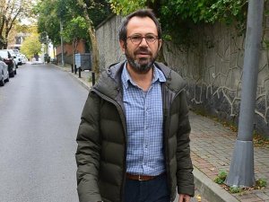 Olgun Şimşek çocuklarıyla ilgileniyor