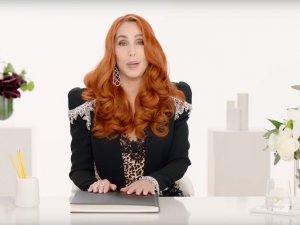 Cher, Nedret Taciroğlu ceket giydi