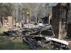 Avustralya’da orman yangını : 2 ölü, 100 ev yıkıldı