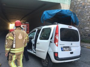 Ataşehir’de kontrolden çıkan araç kamyonete çarptı: 2 yaralı