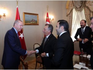 Cumhurbaşkanı Erdoğan, Beşiktaş Kulübü Yönetim Kurulu’nu kabul etti