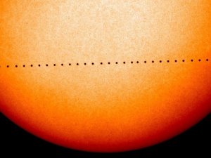 Merkür'ün Güneş ile Dünya arasından geçişi teleskoptan canlı yayınlanıyor