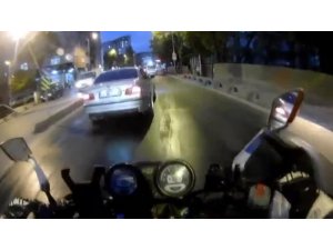 İstanbul’da motosiklet sürücülerinin ölümden kıl payı kurtulduğu kazalar kamerada